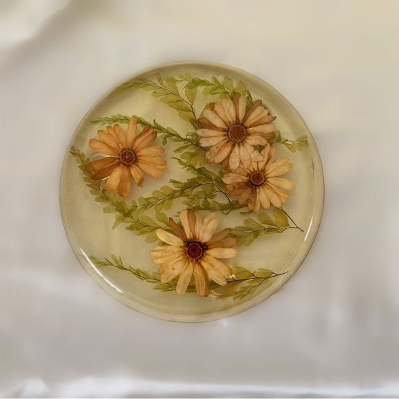 Vintage Other - Vintage 60s resin dried flowers home decor wall art coaster trivet circle daisy